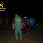 La Guardia Civil ha rescatado de madrugada a dos sederistas en estado leve de hipotermia en la ruta del Hayedo de la Boyariza (León).