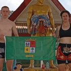 Los roblanos Yorel Laiz Carnicero junto a Adriana Fernández González, campeón y subcampeona mundiales de muay thai en Tailandia.