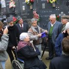 Imagen de archivo de mayo de 2001 de un homenaje a Girón en el cementerio de Montearenas (Ponferrada).