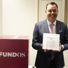 José María Viejo, director general de Fundos, sostiene la memoria anual de la organización referida a 2025