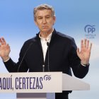 El presidente del Partido Popular, Alberto Núñez Feijóo, interviene durante un mitin, en el Teatro Centro Cultural San Agustín, a 10 de marzo de 2026, en El Burgo de Osma, Soria, Castilla y León (España). 