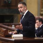 El presidente de VOX, Santiago Abascal, en la tribuna de oradores del  ongreso.