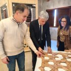 La Junta reivindica en Valcabado del Páramo la carpintería de armar como motor rural.
