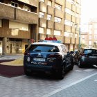 La Policía, durante la intervención en Odón Alonso.