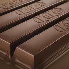 Una chocolatina de la marca KitKat.