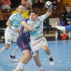 Edu Fernández en el partido que el Ademar disputó y ganó esta temporada en el Palacio.
