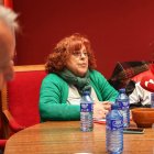 Vicenta García, en el centro, en un momento del pleno extraordinario de este lunes.