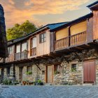 Arquitectura tradicional de Peñalba de Santiago, uno de los pueblos mejor conservados del Bierzo leonés