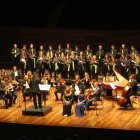 Orquesta Ibérica y Coro Ángel Barja.