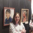 La concejal de Cultura junto a la artista.