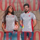 Camiseta retro que presentó la Cultural en sus redes.