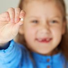 La caída de los dientes de leche sigue siendo uno de los momentos más simbólicos de la infancia, ahora vinculado a nuevas experiencias como la del Ratoncito Pérez en Ponferrada