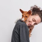 Los estudios científicos demuestran que los perros pueden ayudan a los seres humanos a lidiar con el estrés.
