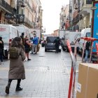 La calle Ancha se convierte en un hervidero de repartidores, sobre todo, el viernes.