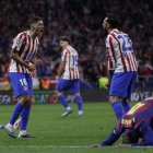 Los jugadores del Atlético celebran eufóricos el pase a las semifinales de la Champions.