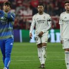 Gonzalo, Mbappé y Valverde, con gesto de tristeza tras la eliminación del Real Madrid.