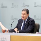 Archivo - El consejero de Economía y Hacienda y portavoz de la Junta, Carlos Fernández Carriedo, en la rueda de prensa posterior al Consejo de Gobierno.