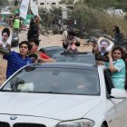 Desplazados libaneses comienzan a regresar a sus hogares tras la entrada en vigor del alto el fuego con Israel.