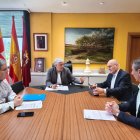 Un momento de la reunión con el alcalde de Turcia.