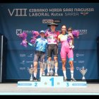 Sandra Alonso, a la derecha, en el podio del GP de Eibar.