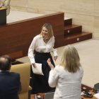 Aplausos del PP a María Guardiola tras presentar ayer su programa de gobierno para Extremadura.