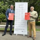 El concejal Luis García Copete y Estanislao de Luis, presidente de la Asociación Española contra el Cáncer.