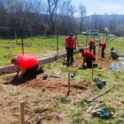 Trabajadores en la planta experimental de Quintana de Fuseros (en el municipio de Igüeña.
