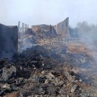 Imagen del estado en el que ha quedado la nave donde se declaró el incendio.
