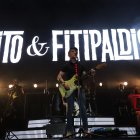 Fito Cabrales sobre el escenario del Auditorio Municipal.