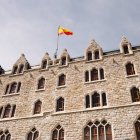 Casa Botines, el edificio leonés de Gaudí donde apareció una cápsula documental bajo San Jorge