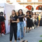 Uno de los desfiles en la Plaza Mayor.