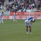 Los jugadores de la Ponferradina sufrieron una decepción final por la derrota encajada.