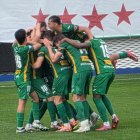 Los jugadores del Atlético Astorga celebran el gol del empate que sellaba su permanencia en la categoría.