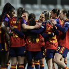 Las jugadoras de España celebran uno de los goles durante el encuentro de clasificación para la Copa Mundial de Fútbol Femenino Brasil 2027.
