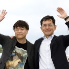 El director japonés Goro Miyazaki y Kenichi Yoda de Studio Ghibli.