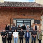 Representantes municipales y participantes en el taller.