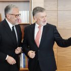 El presidente de las Cortes de Castilla y León, Francisco Vázquez, se reúne con el portavoz parlamentario de Vox, Carlos Pollán, durante la ronda de consultas entre las formaciones para la proposición de candidatos a la Presidencia de la Junta.