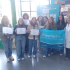 El alumnado portugués en el vestíbulo del Lancia.