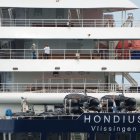 El crucero MV Hondius se prepara para desembarcar esta tarde en Granadilla de Abona (Tenerife) a los últimos pasajeros de la travesía por el Atlántico Sur en la que sufrió un brote de hantavirus, antes de retomar su navegación hacia Países Bajos.