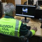 La Guardia Civil investiga a tres personas por conducción temeraria en la N-621.