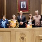 El alcalde de León, José Antonio Diez, preside el pregón de la Feria el Libro, cuyas pregoneras son la escritora y periodista Noemí Sabugal y la filóloga e investigadora Janick Le Men.