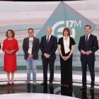 Los candidatos a la presidencia de la Junta de Andalucía, Manuel Gavira por VOX (i), María Jesús Montero por el PSOE (2i), José Ignacio García por Adelante Andalucía (3i), Juanma Moreno por el PP (2d) y Antonio Maíllo de Por Andalucía (d), a su llegada al debate de los candidatos.