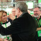 Archivo - La ex presidenta de la Junta de Andalucía, Susana Díaz saluda a el expresidente del Gobierno, José Luis Rodríguez Zapatero,  en la inauguración del XV Congreso del PSOE de Andalucía. 