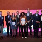 Emprendedores premiados por el Círculo Empresarial Leonés con las autoridades en la gala en el castillo de Ponferrada.