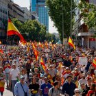 Vista general de la "marcha por la dignidad" para pedir la dimisión del presidente del Gobierno, Pedro Sánchez convocada por la plataforma Sociedad Civil Española este sábado en Madrid. EFE/ Daniel González.
