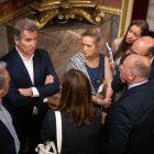 El presidente del PP, Alberto Núñez Feijóo, junto a varios diputados del PP, tras una sesión plenaria celebrada en el Congreso, a 26 de mayo de 2026, en Madrid (España). 