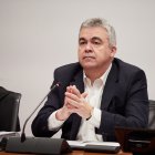 Archivo - El exsecretario de organización del PSOE Santos Cerdán comparece en la Comisión de Investigación sobre adjudicaciones públicas del Parlamento de Navarra, a 11 de febrero de 2026, en Pamplona, Navarra (España).