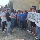 Manifestación ante el Ayuntamiento de San Andrés