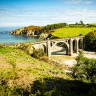 Situada en el norte de Galicia, entre el mar Cantábrico y las sierras del interior de la provincia de Lugo, A Mariña Lucense es uno de esos lugares capaces de conquistar al visitante desde el primer instante.