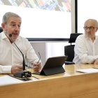 El presidente de la Cámara de Comercio de León, Javier Vega, y el catedrático de la Universidad de León, José Luis Placer Galán, presentan el Informe sobre Comercio Exterior en la provincia de León durante el año 2025
